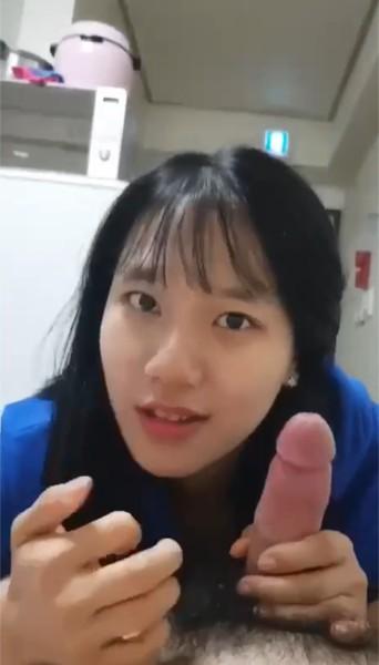 Background nonton video viral Bocil ABG Baju Biru Chindo Jago Ngisep Sampai Crotttt Mulut