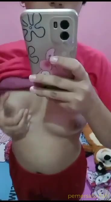 Background nonton video viral BOKEP Bocil PINK Birahi Malah Mainin Uting Dood