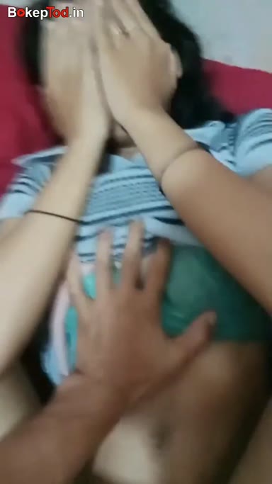 Background for Bocil SMP Masih Sempit Malu Malu Saat Diewe Kakaknya Ketagihan